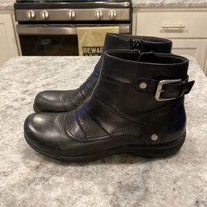 Women’s Clarks black ankle boots, size 9.5
 
Leather, comfort, timeless,